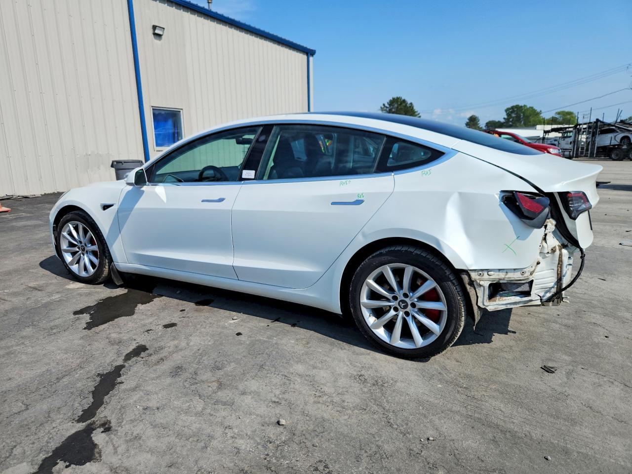 2020 Tesla Model 3 - zdjęcie 2