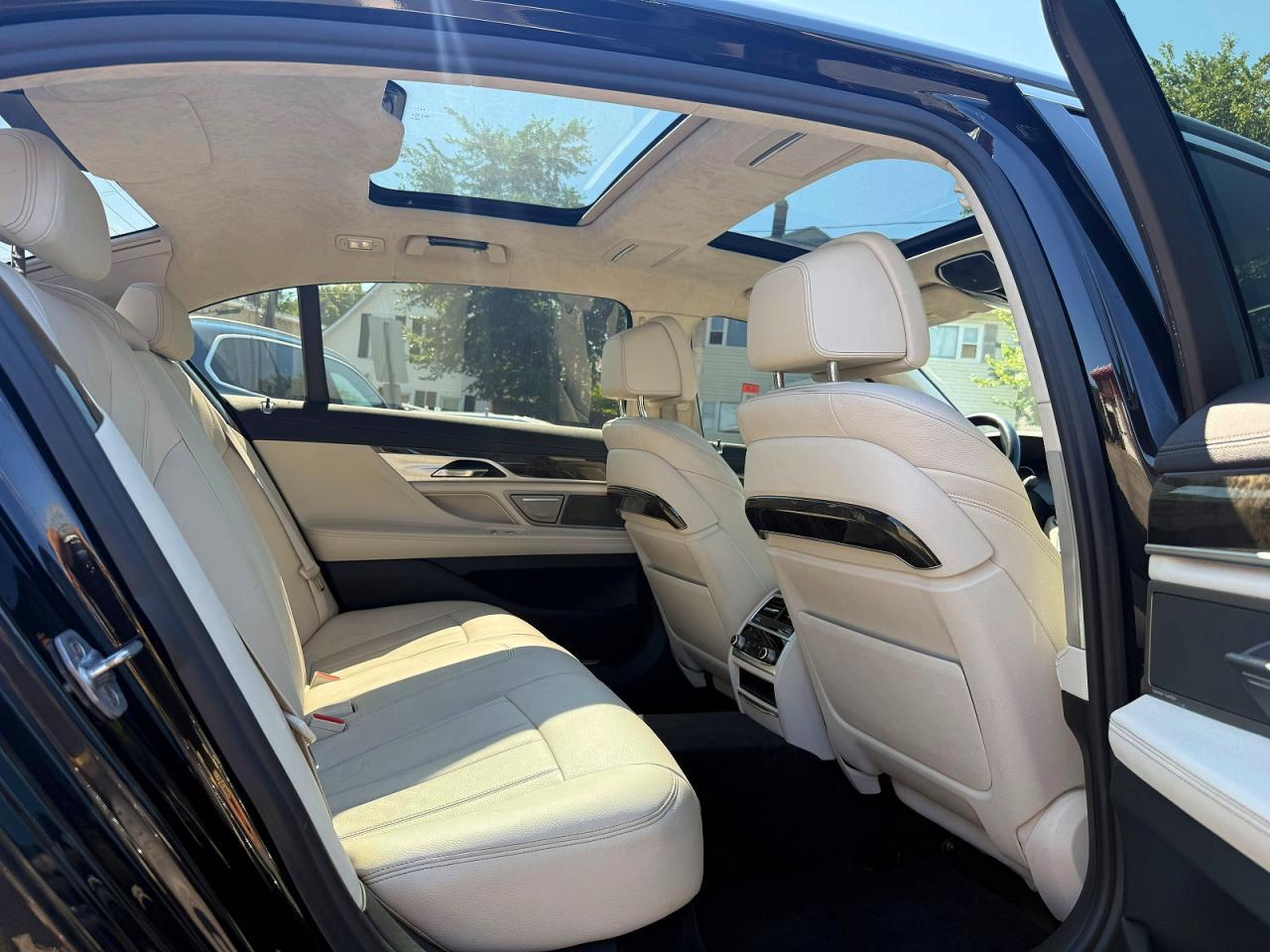 2018 BMW 750 Xi - zdjęcie 5