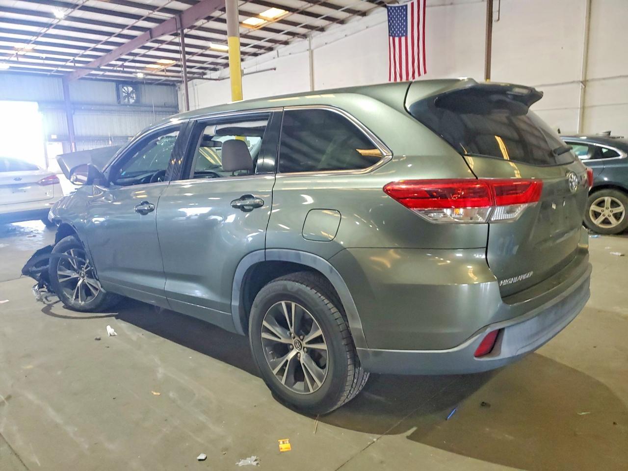 2017 Toyota Highlander Le - zdjęcie 2