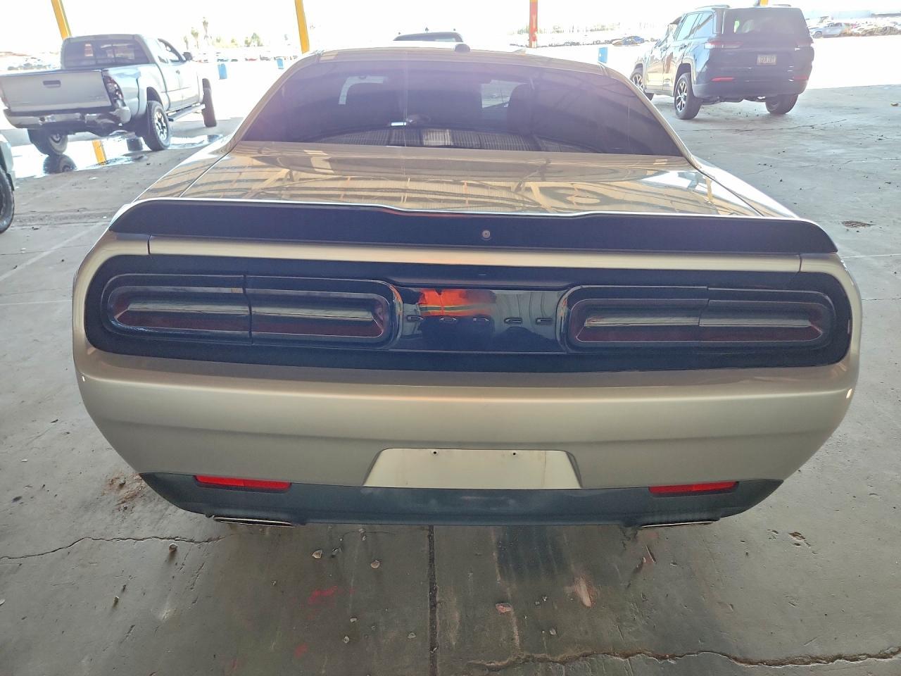 2022 Dodge Challenger Sxt - zdjęcie 6