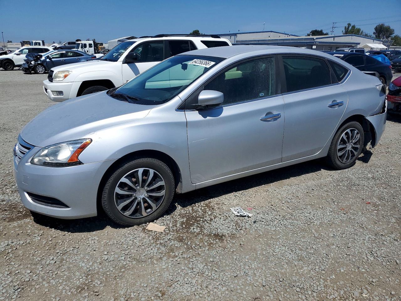 2013 Nissan Sentra S - zdjęcie główne