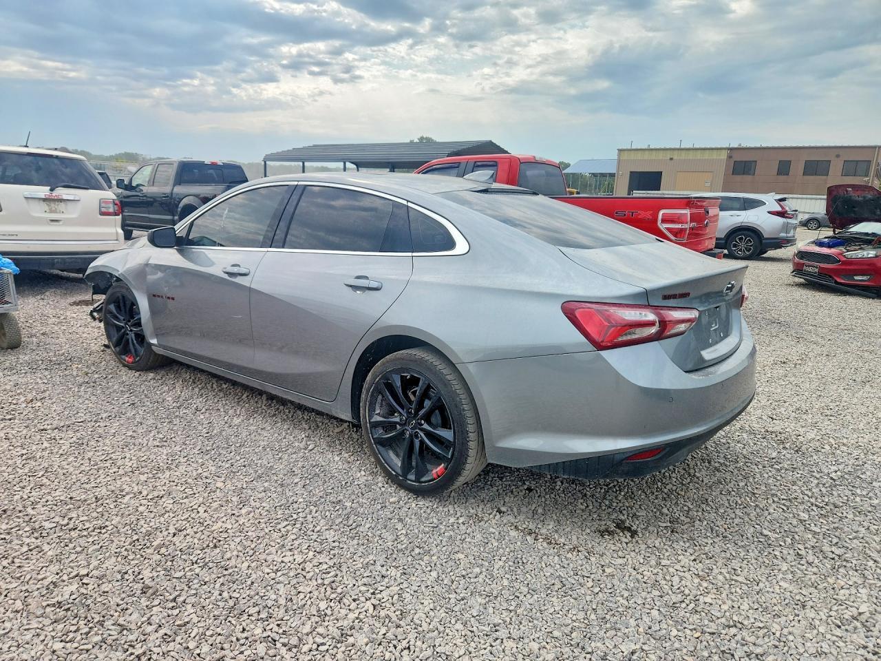 2025 Chevrolet Malibu Lt - zdjęcie 2