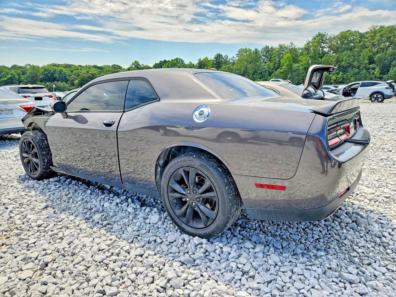2021 Dodge Challenger Sxt - zdjęcie 2