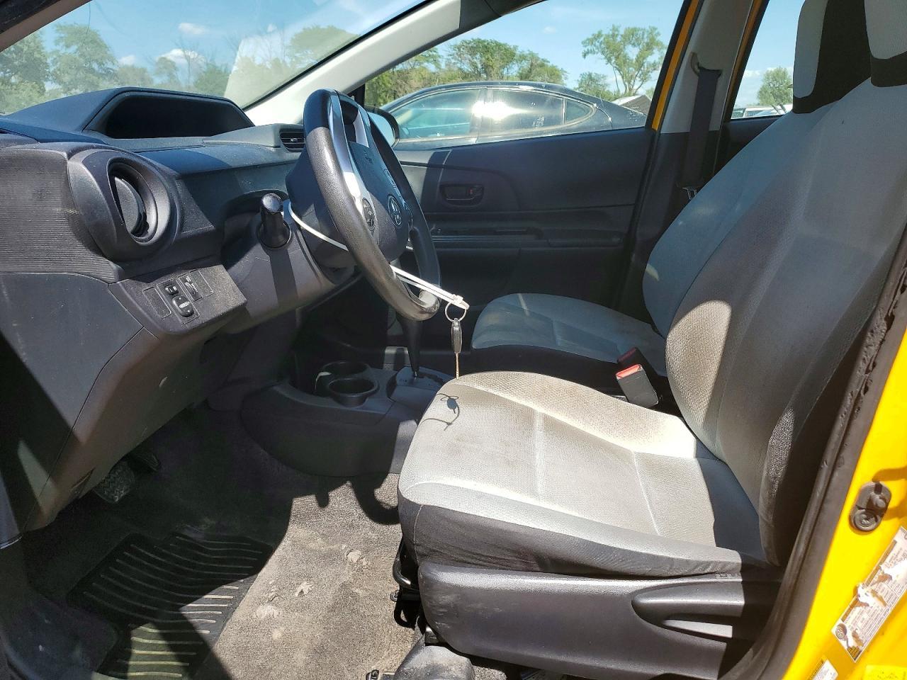 2015 Toyota Prius C One - zdjęcie 7