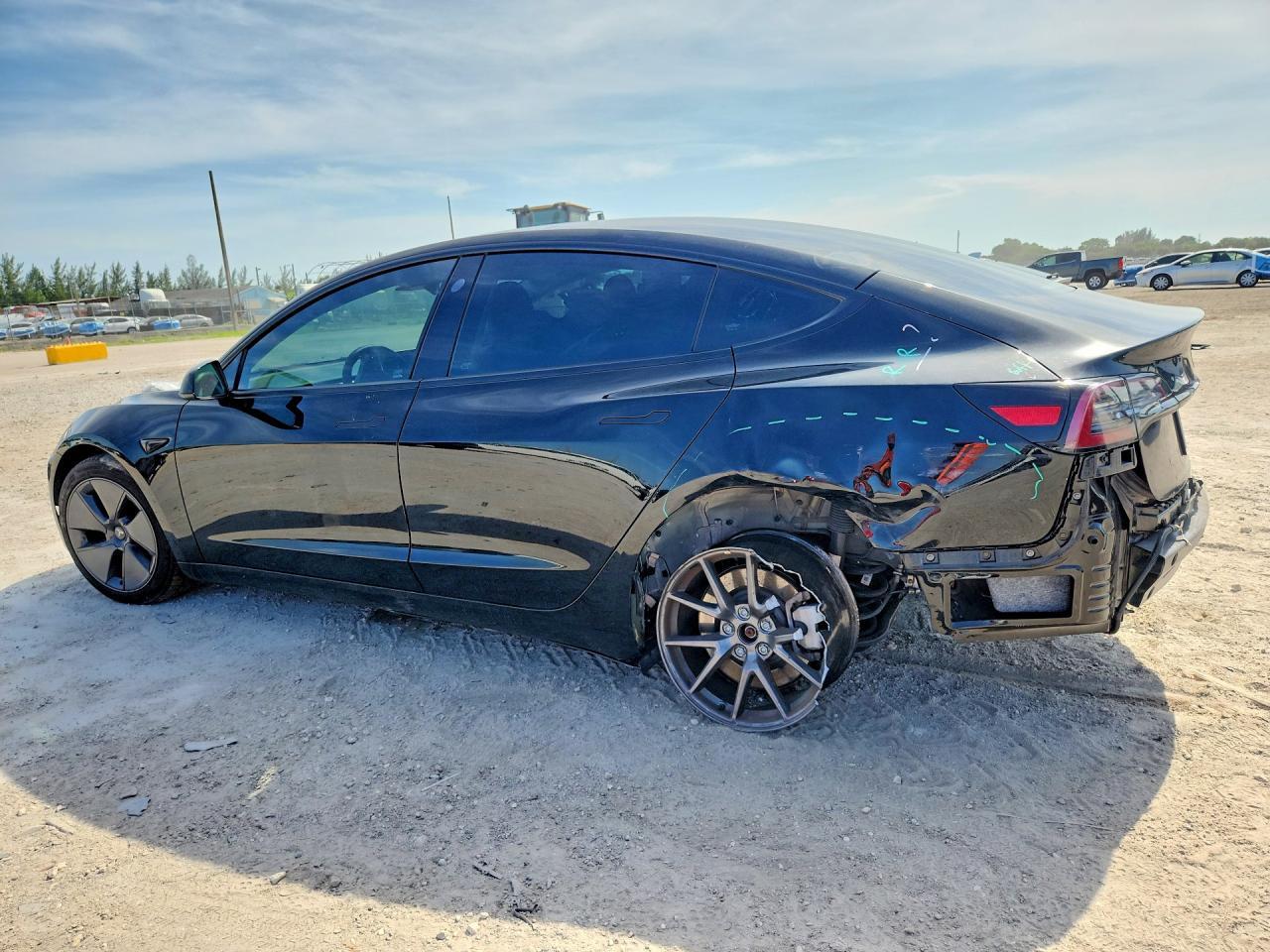 2023 Tesla Model 3 - zdjęcie 2