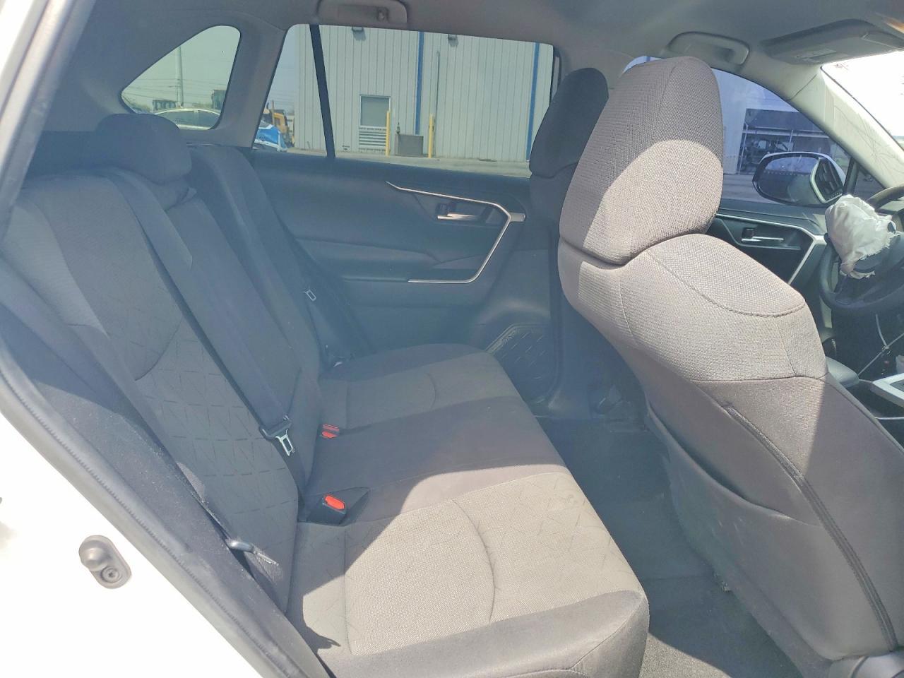 2021 Toyota Rav4 Xle - zdjęcie 11