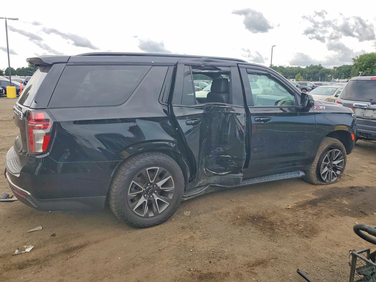 2022 Chevrolet Tahoe K1500 Z71 - zdjęcie 3