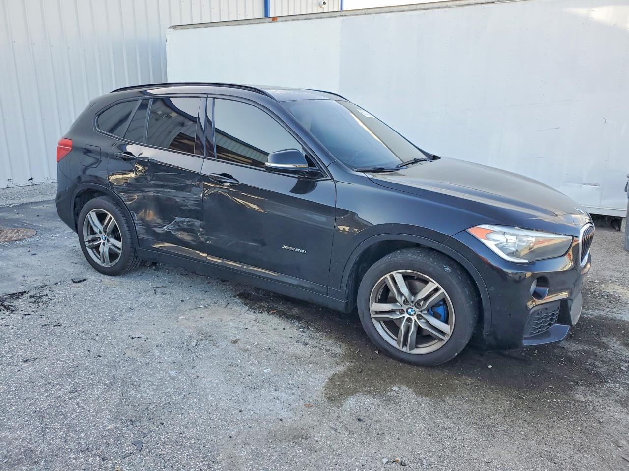 2016 BMW X1 xDrive28I - zdjęcie 4