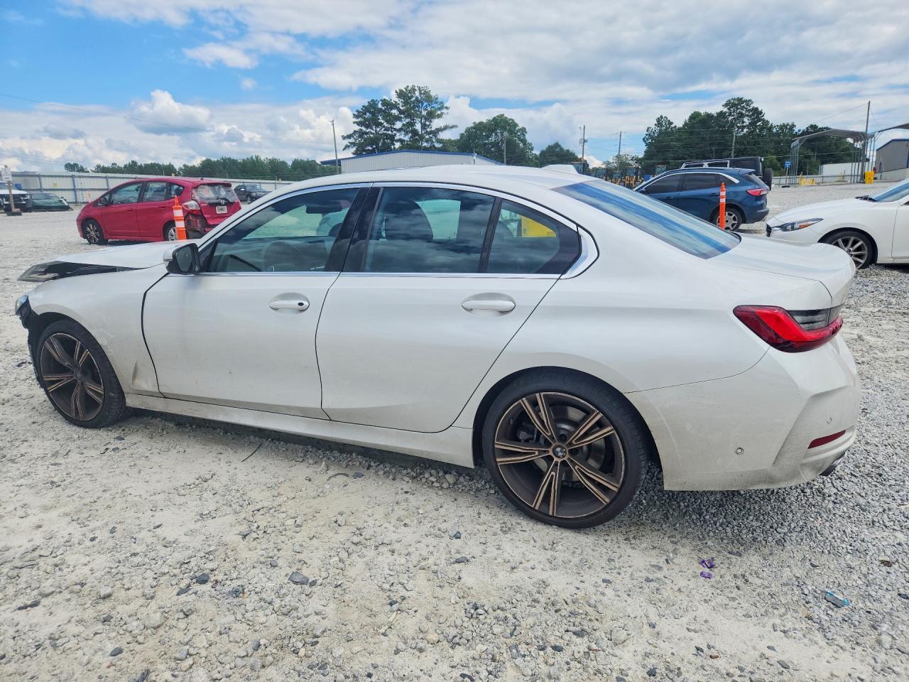 2024 BMW 330I - zdjęcie 2