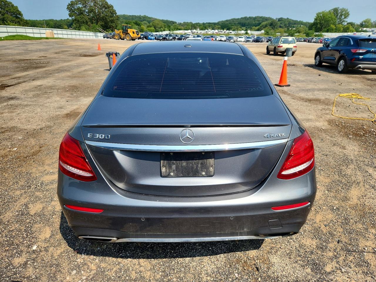 2017 Mercedes-Benz E 300 4Matic - zdjęcie 6