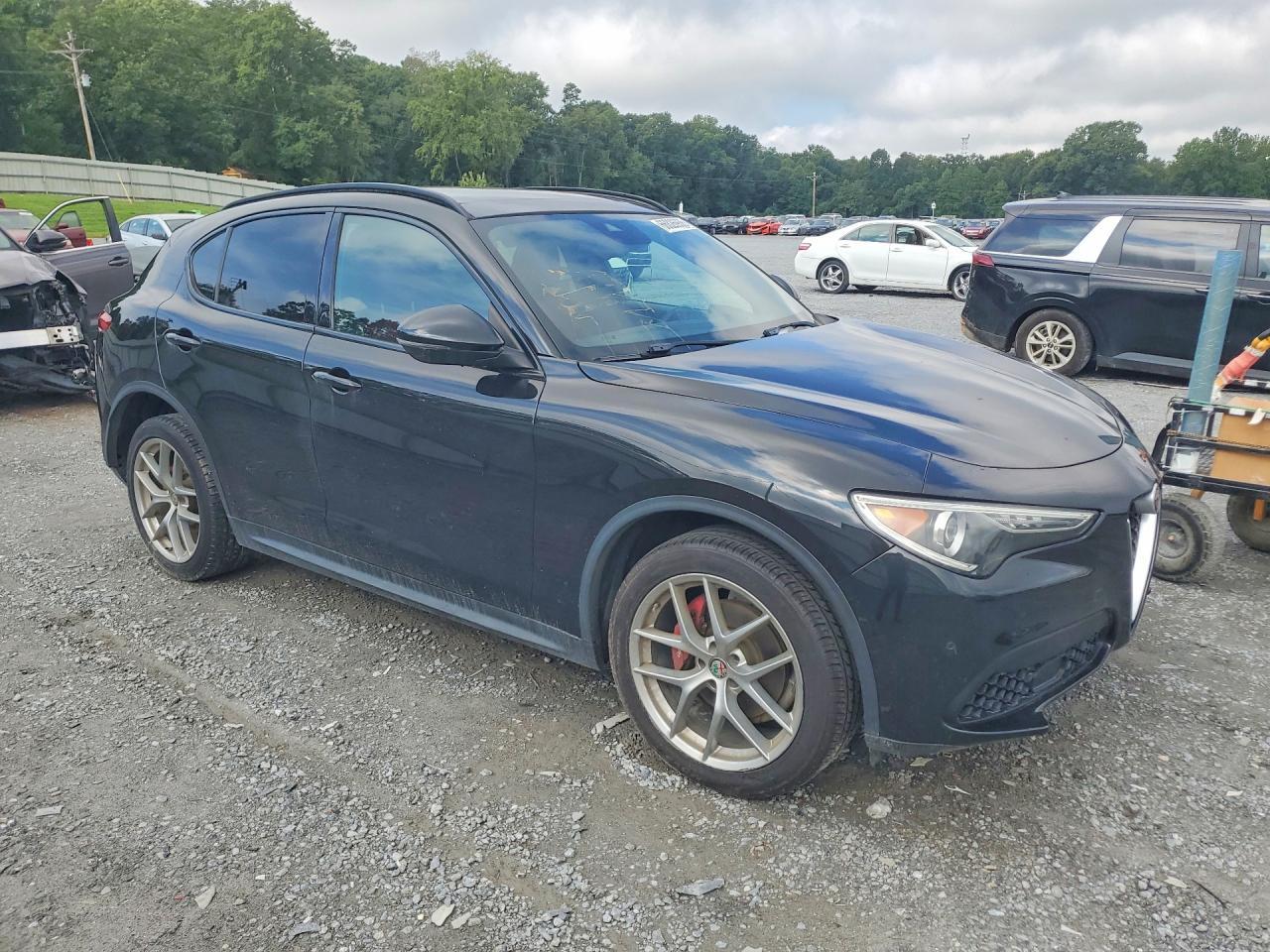 2018 Alfa Romeo Stelvio Ti Sport - zdjęcie 4
