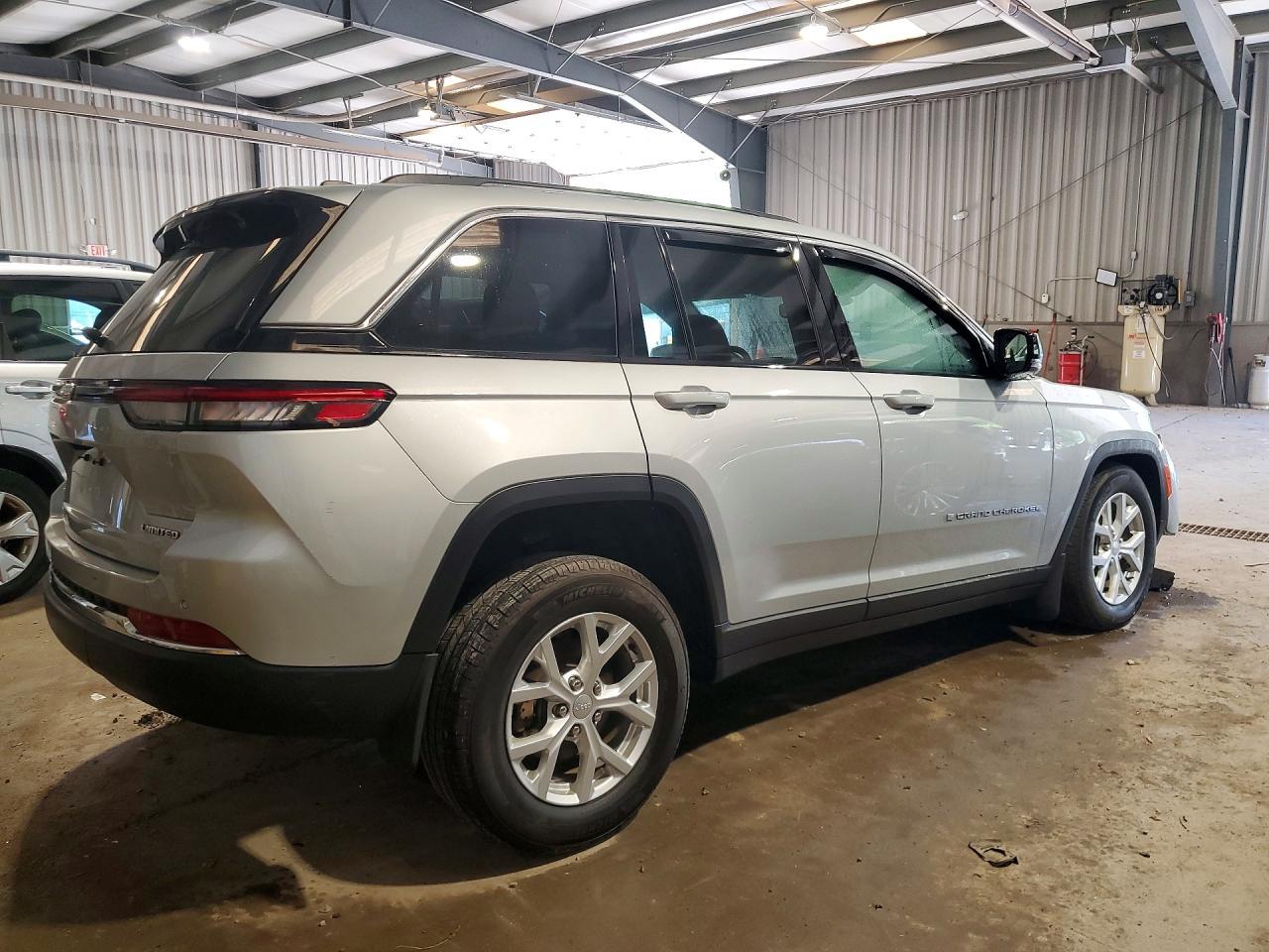 2023 Jeep Grand Cherokee Limited - zdjęcie 3