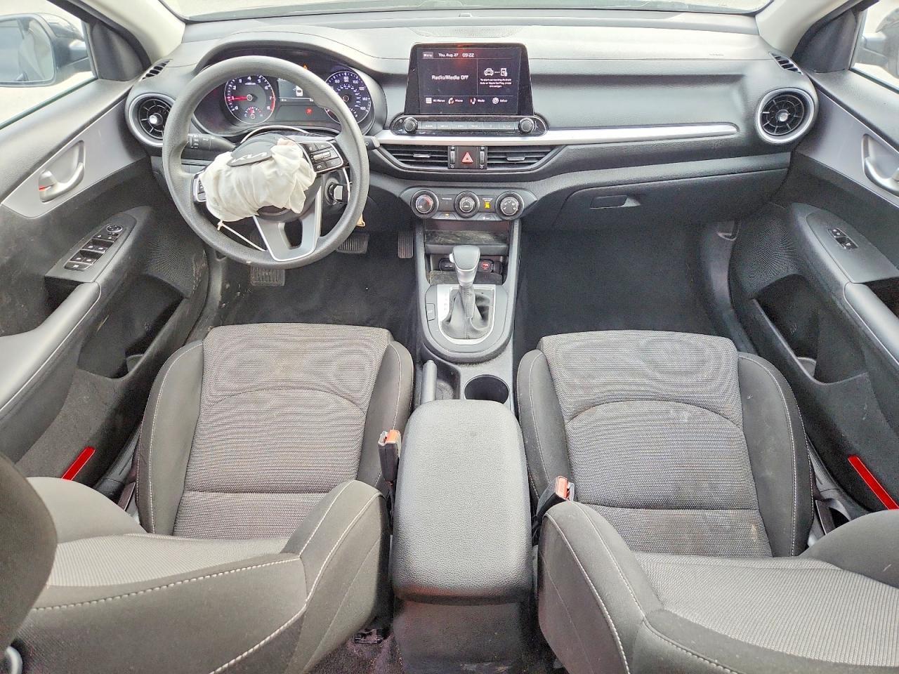 2024 Kia Forte Lxs - zdjęcie 8