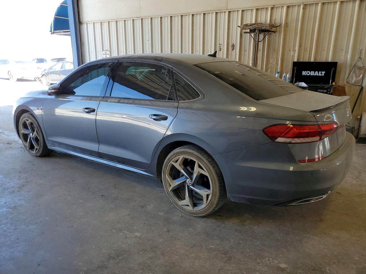 2020 Volkswagen Passat R-Line - zdjęcie 2