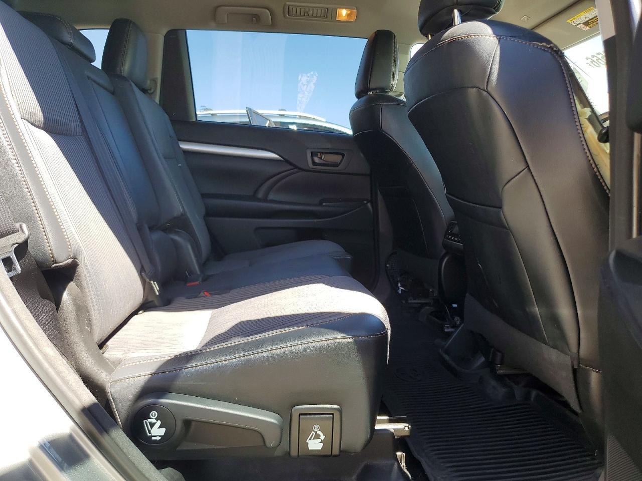 2018 Toyota Highlander Le Plus - zdjęcie 11