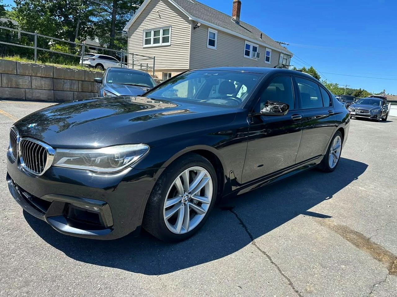 2019 BMW 750 I - zdjęcie główne