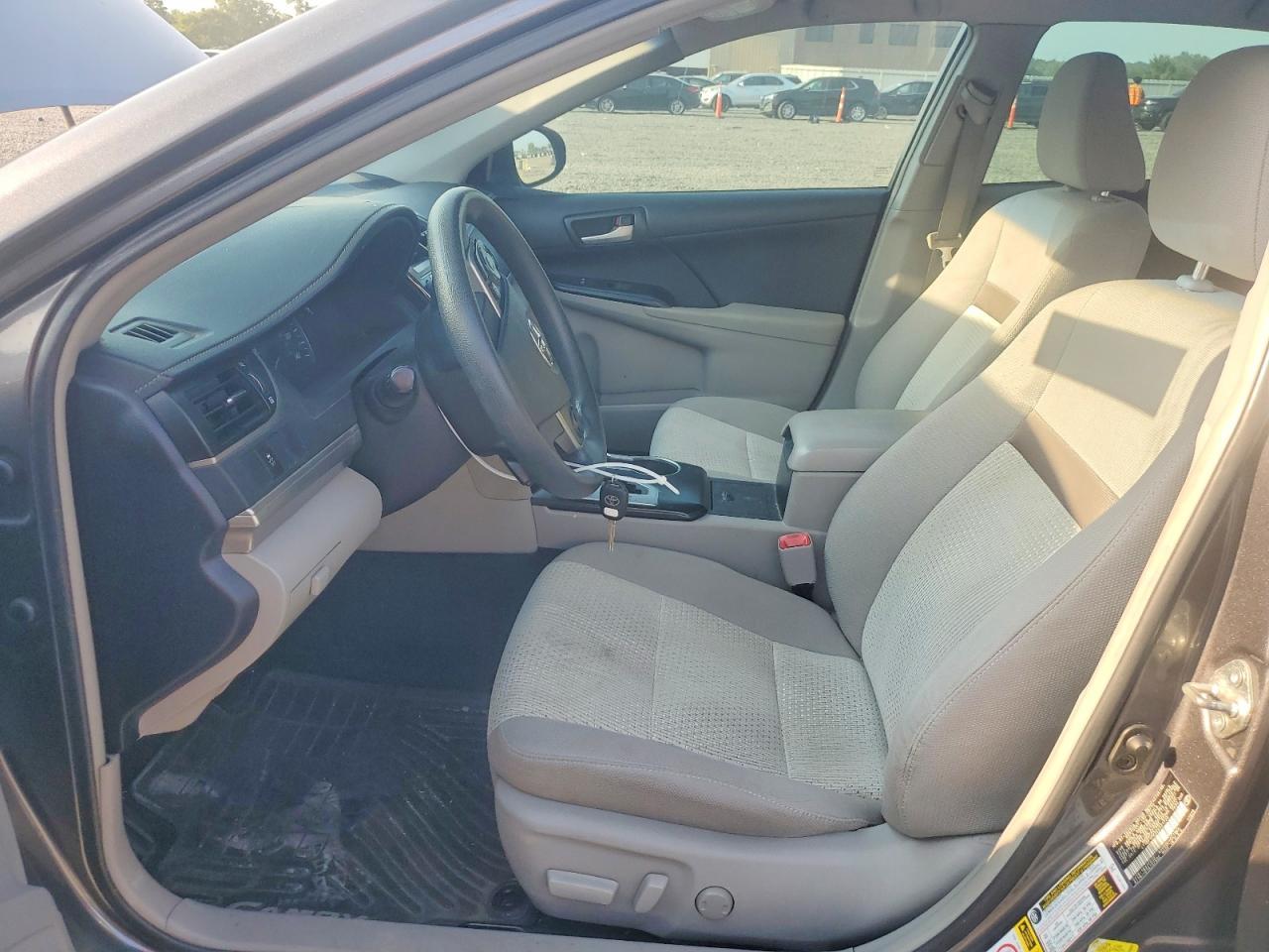 2014 Toyota Camry Le - zdjęcie 7