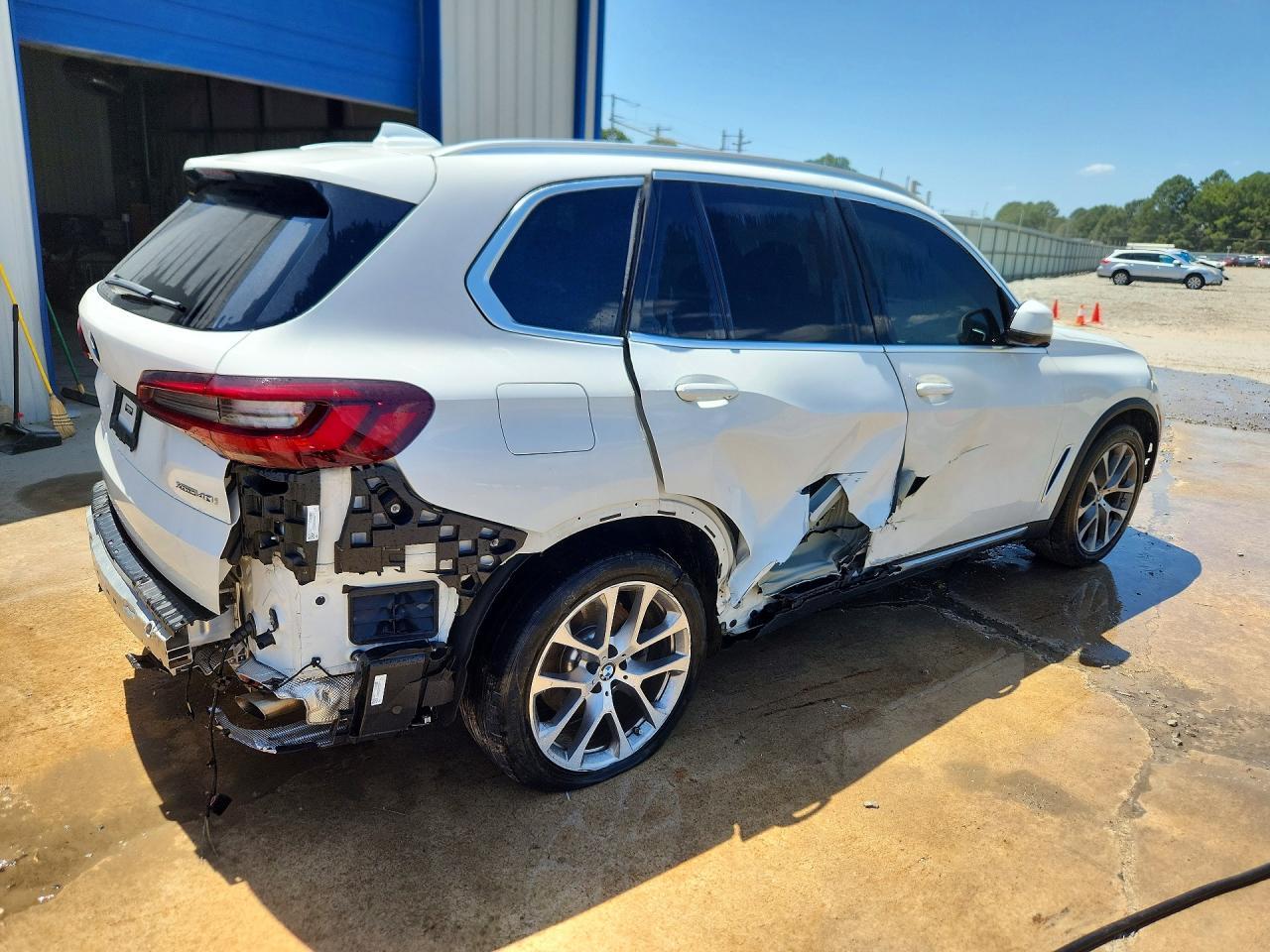 2022 BMW X5 xDrive40I - zdjęcie 3