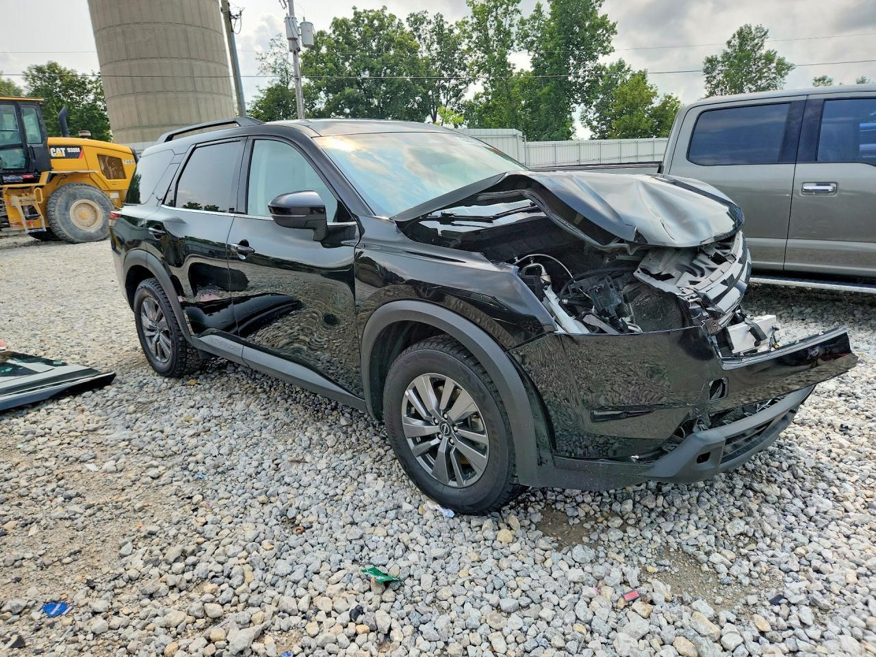 2023 Nissan Pathfinder Sv - zdjęcie 4