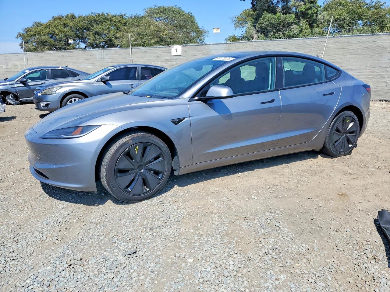 2024 Tesla Model 3 - zdjęcie główne