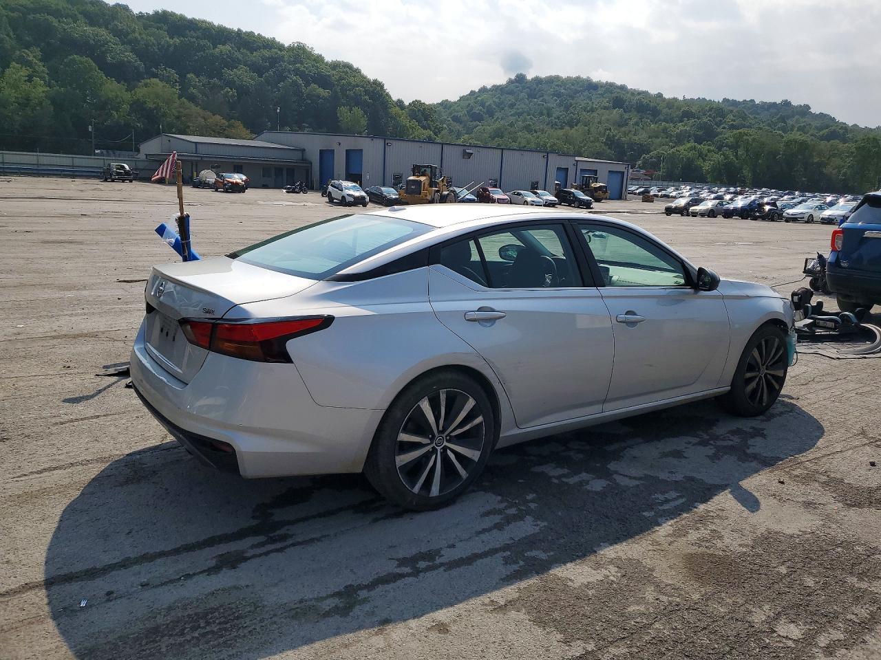 2019 Nissan Altima Sr - zdjęcie 3