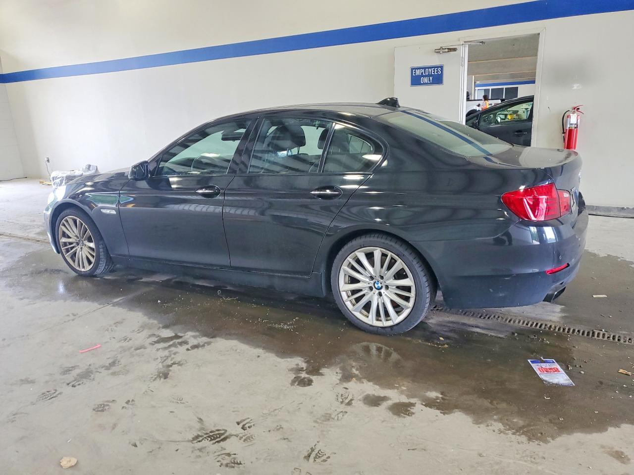 2013 BMW Seria 5 550i - zdjęcie 2