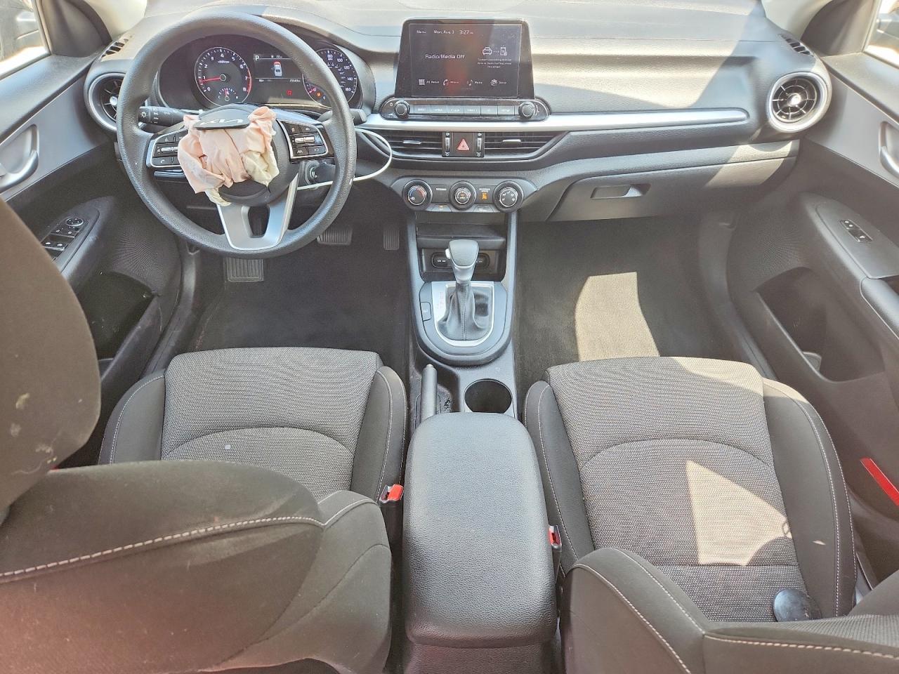 2023 Kia Forte Lxs - zdjęcie 8