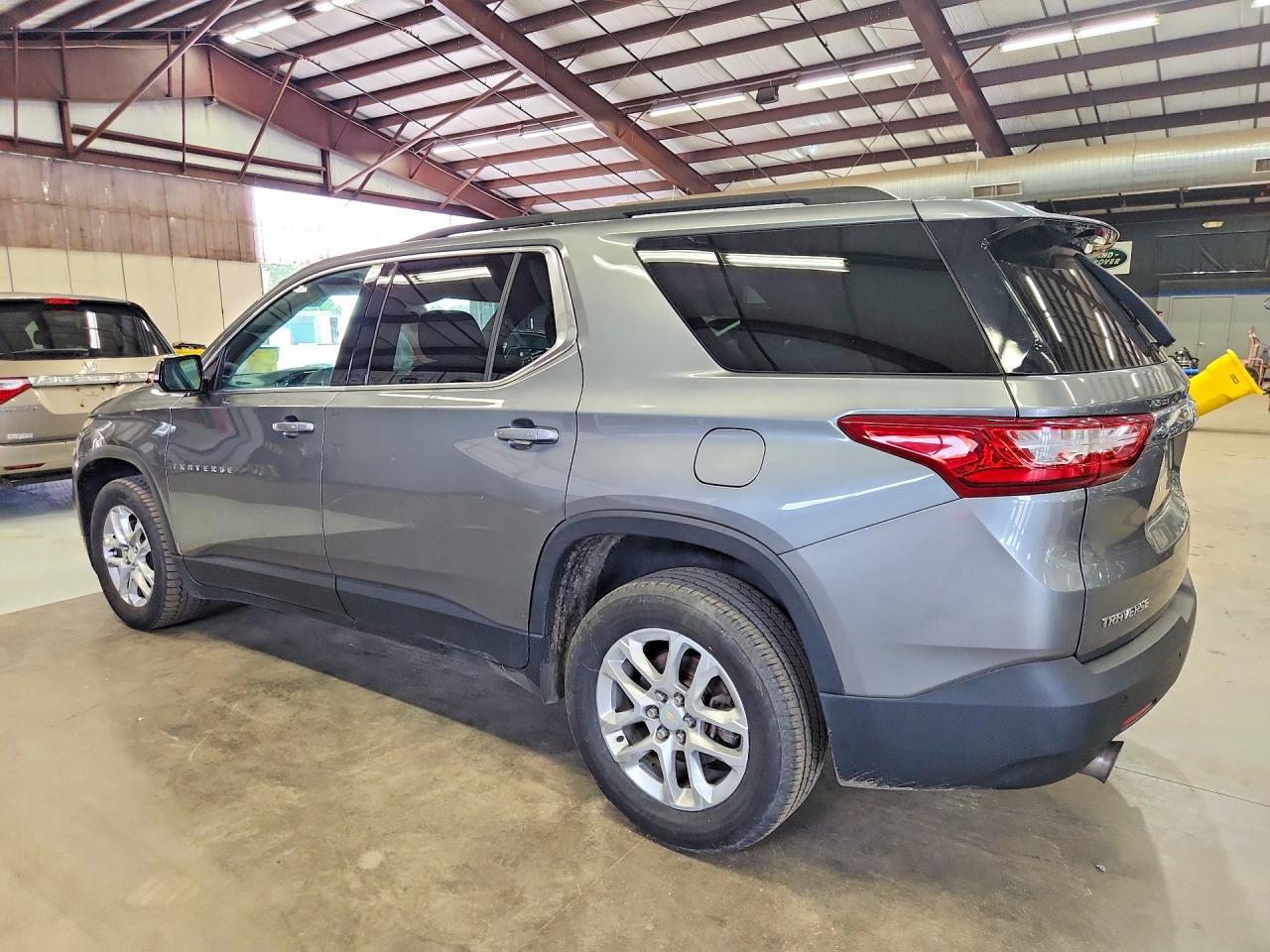 2020 Chevrolet Traverse Lt - zdjęcie 2