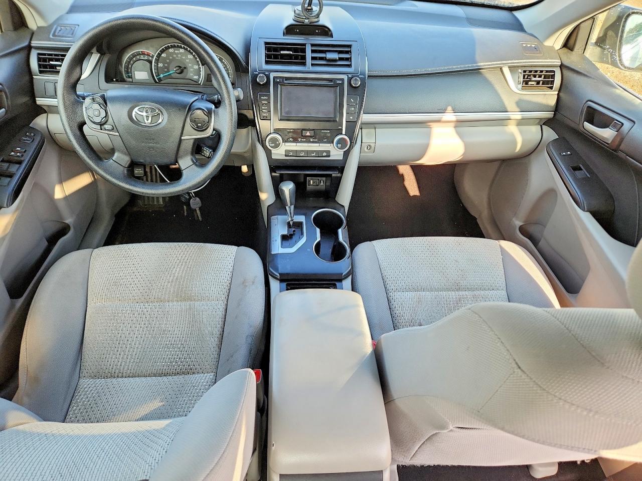 2013 Toyota Camry Le - zdjęcie 8