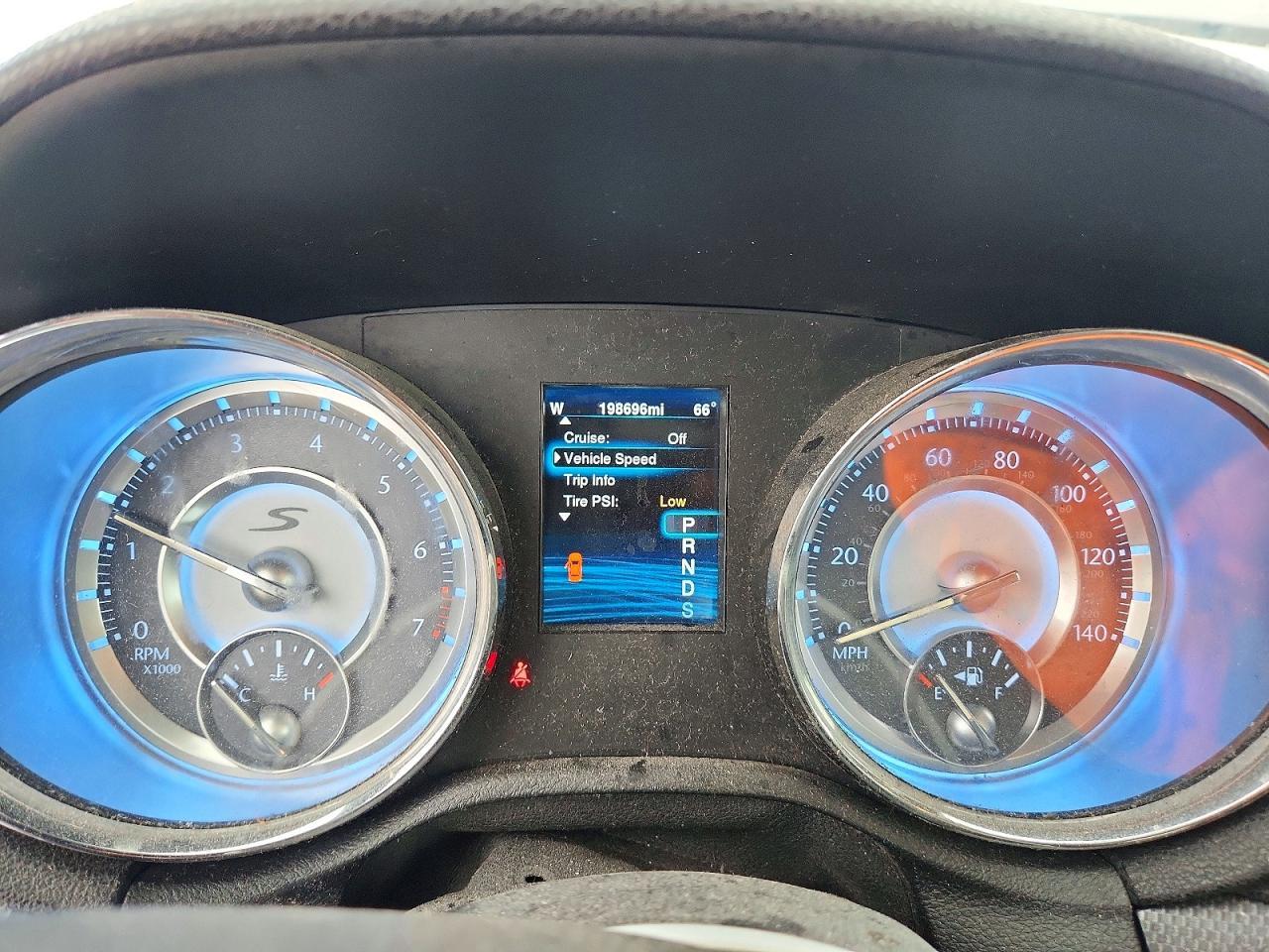2014 Chrysler 300 S - zdjęcie 9