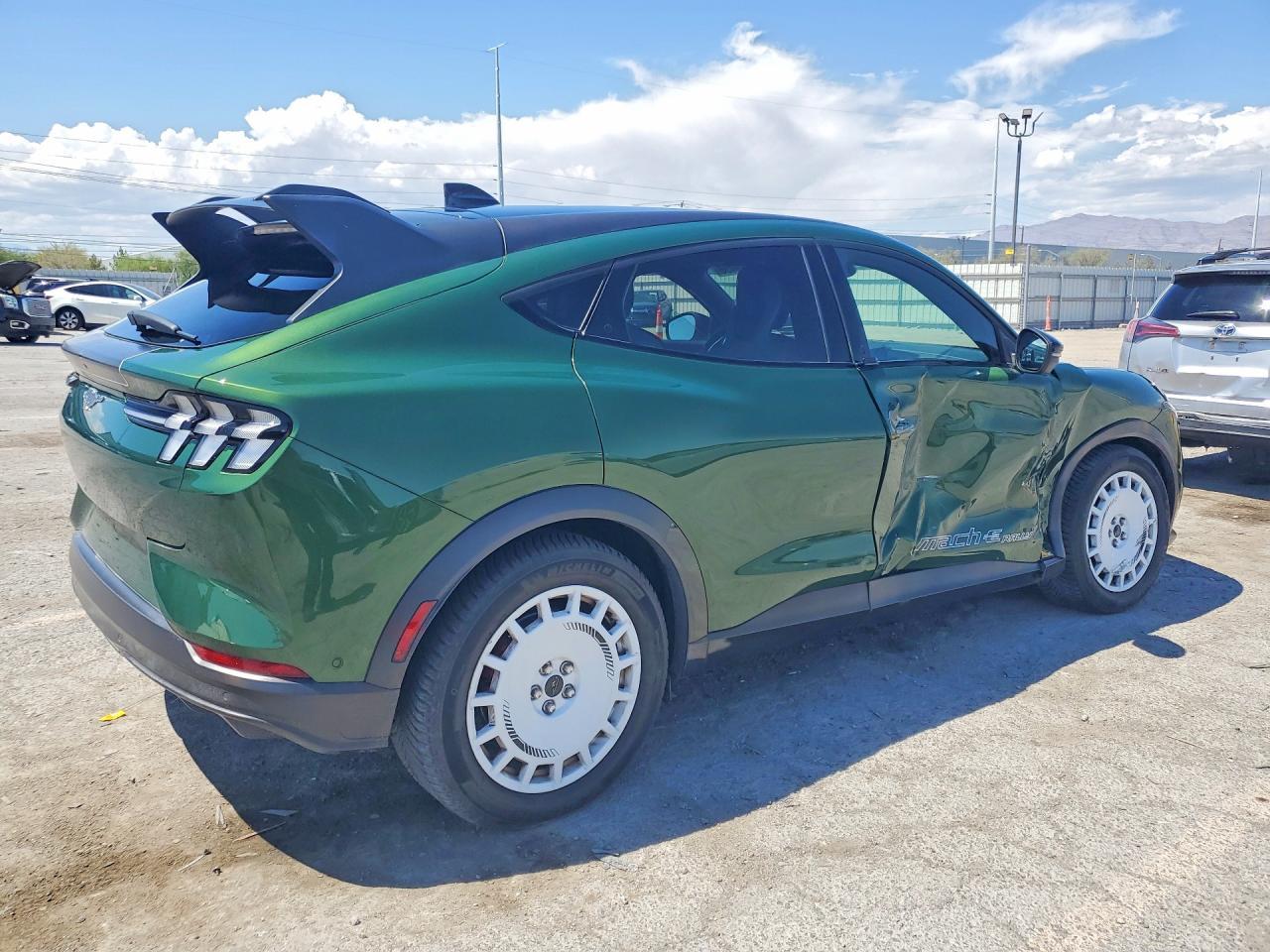 2024 Ford Mustang Mach-E Gt - zdjęcie 3