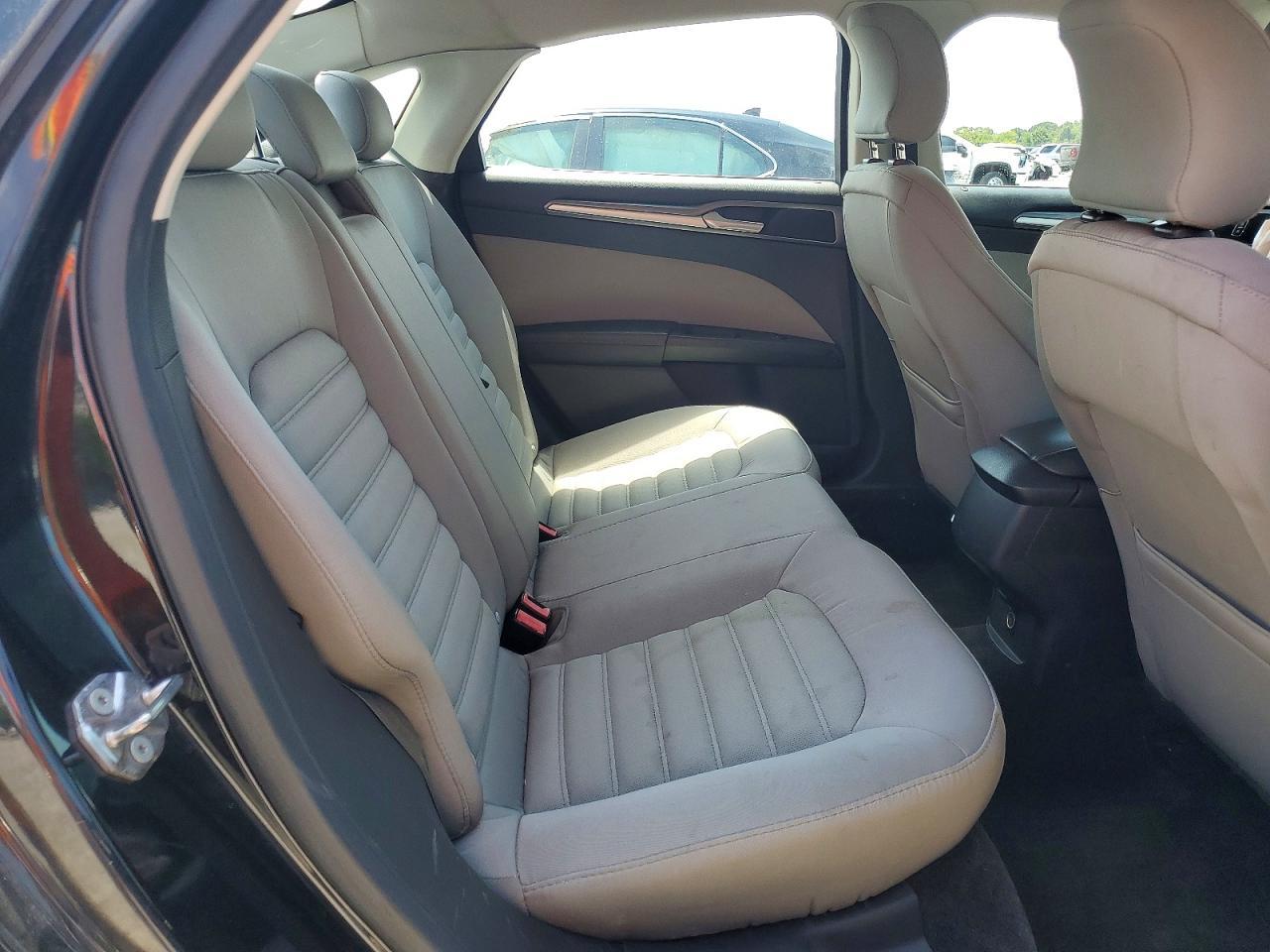 2015 Ford Fusion S - zdjęcie 10