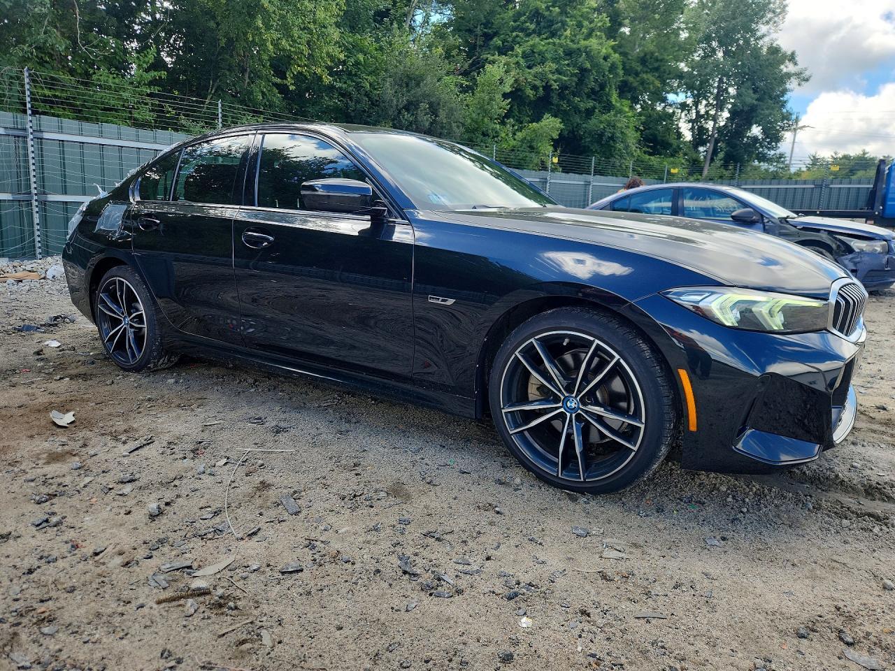 2023 BMW 330Xe - zdjęcie 4