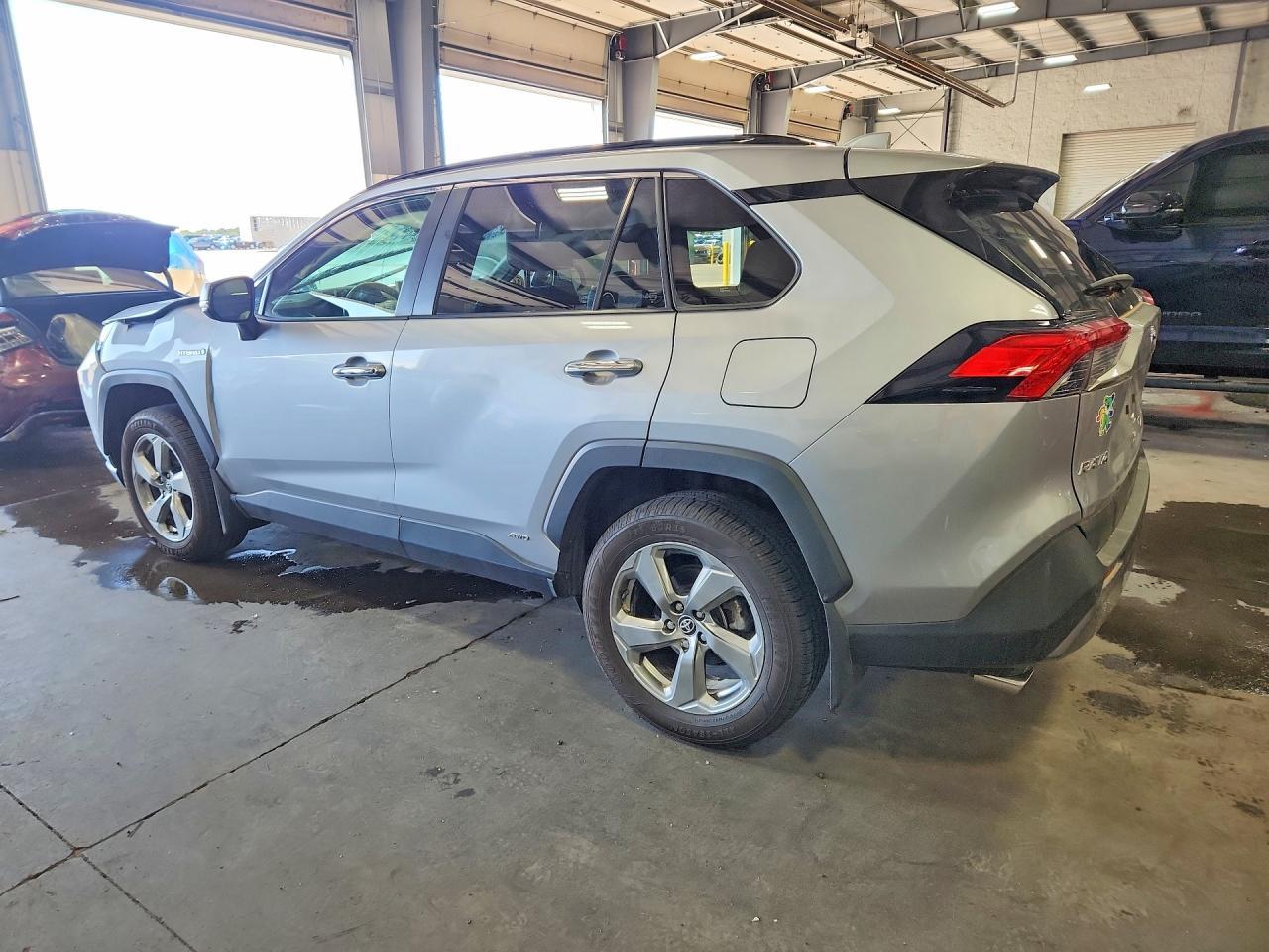 2020 Toyota Rav4 Limited - zdjęcie 2