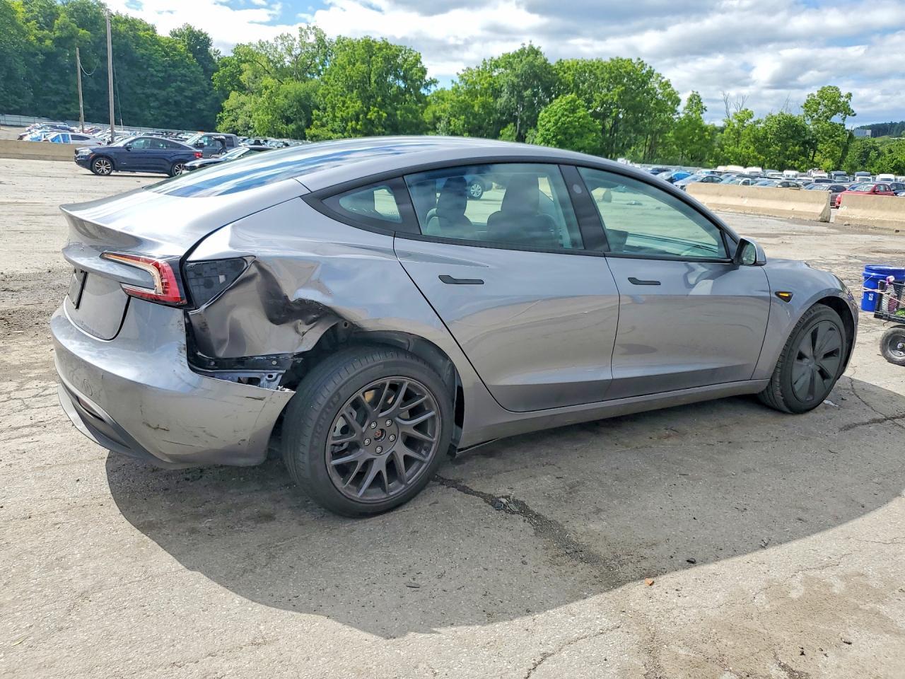 2026 Tesla Model 3 - zdjęcie 3