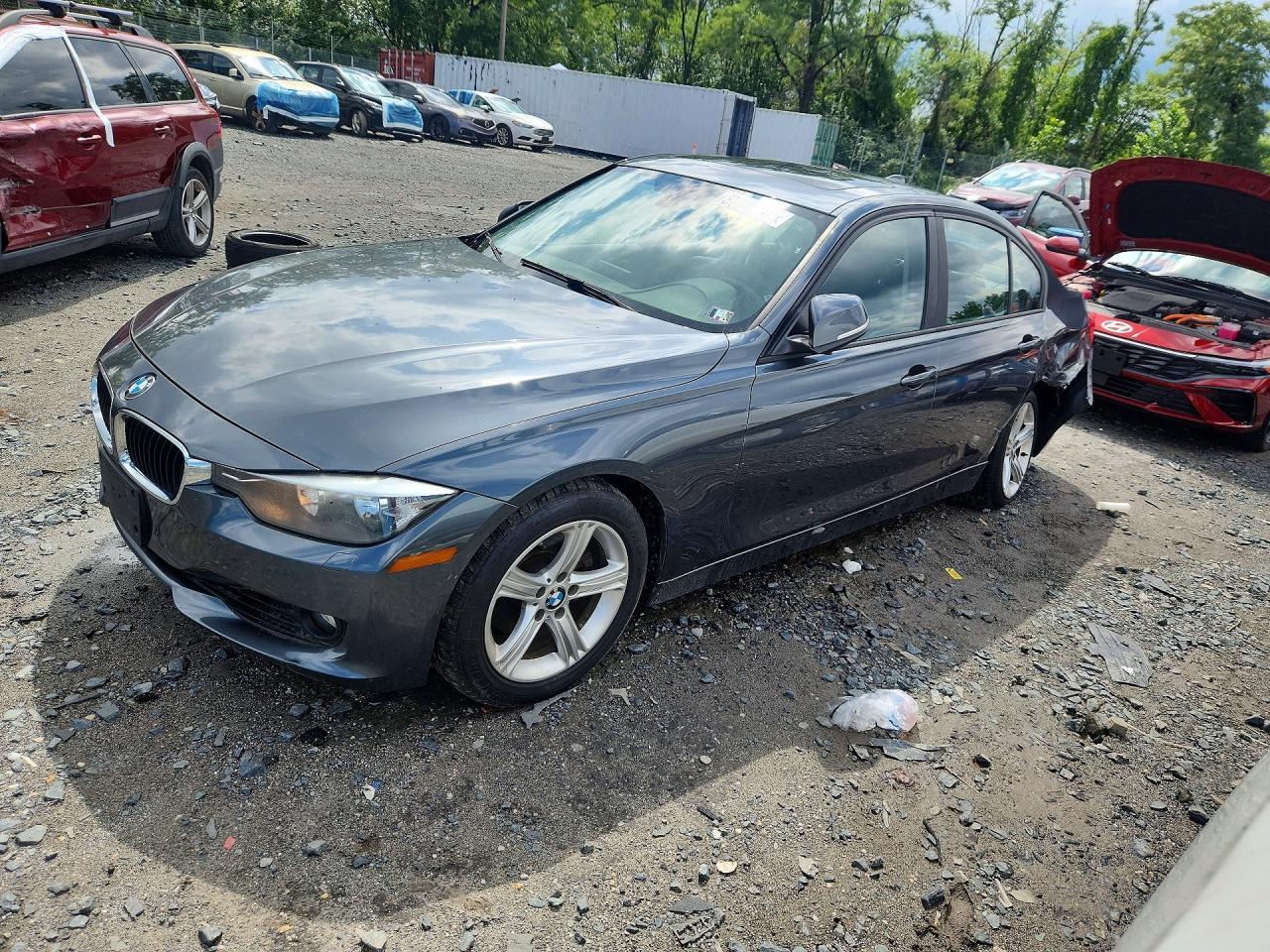 2013 BMW Seria 3 328i - zdjęcie główne