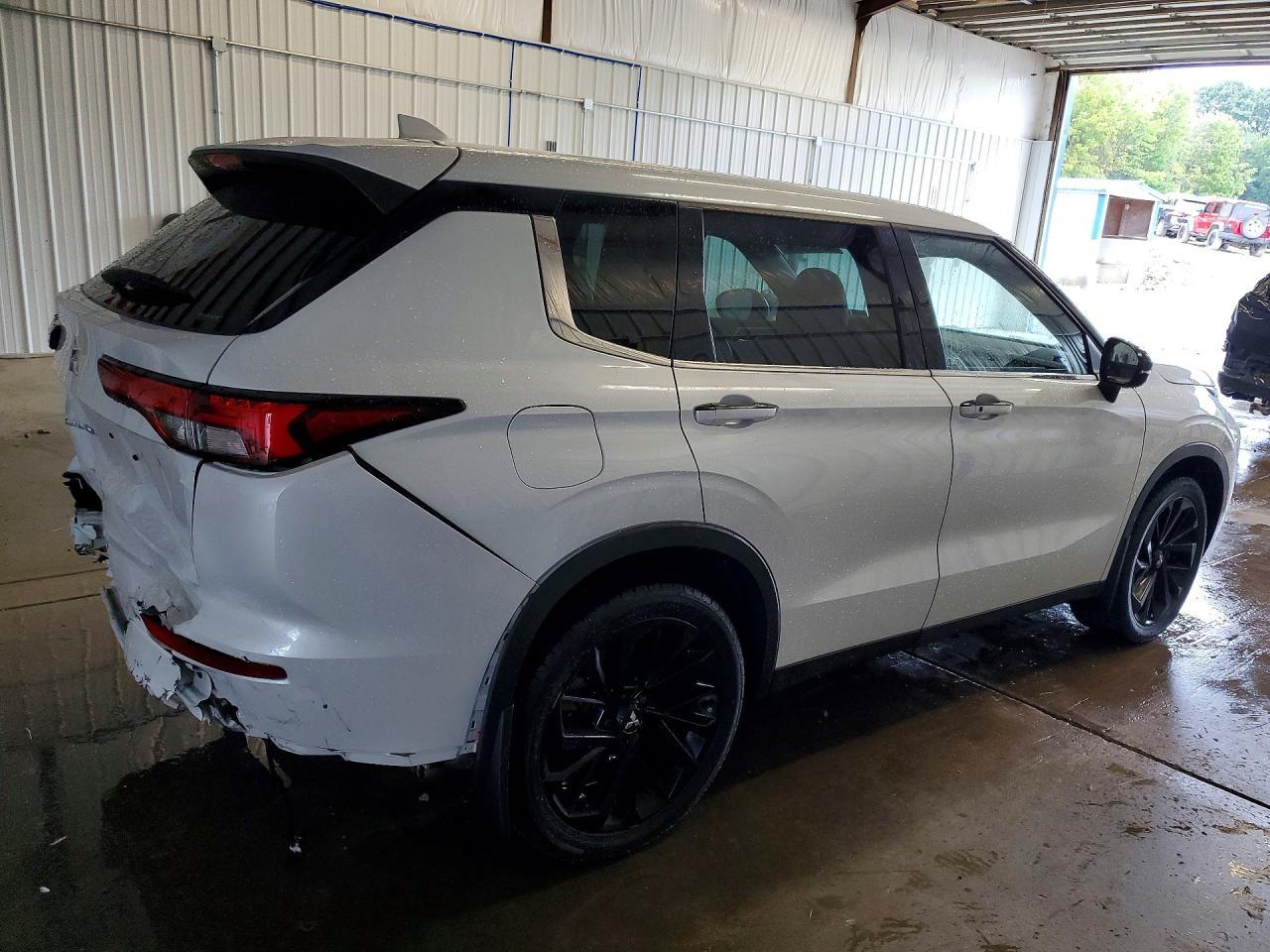 2022 Mitsubishi Outlander Se - zdjęcie 3