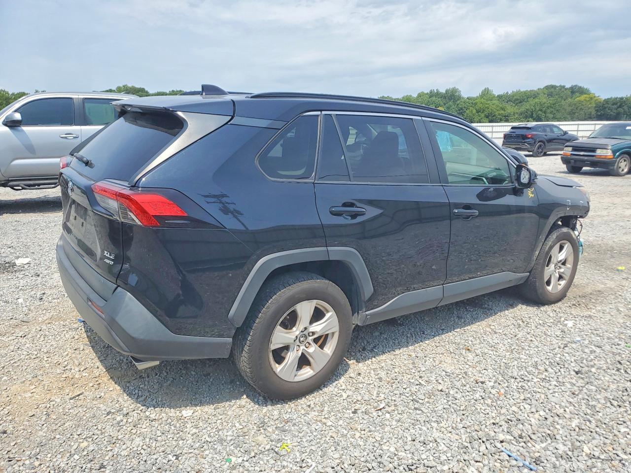 2019 Toyota Rav4 Xle - zdjęcie 3