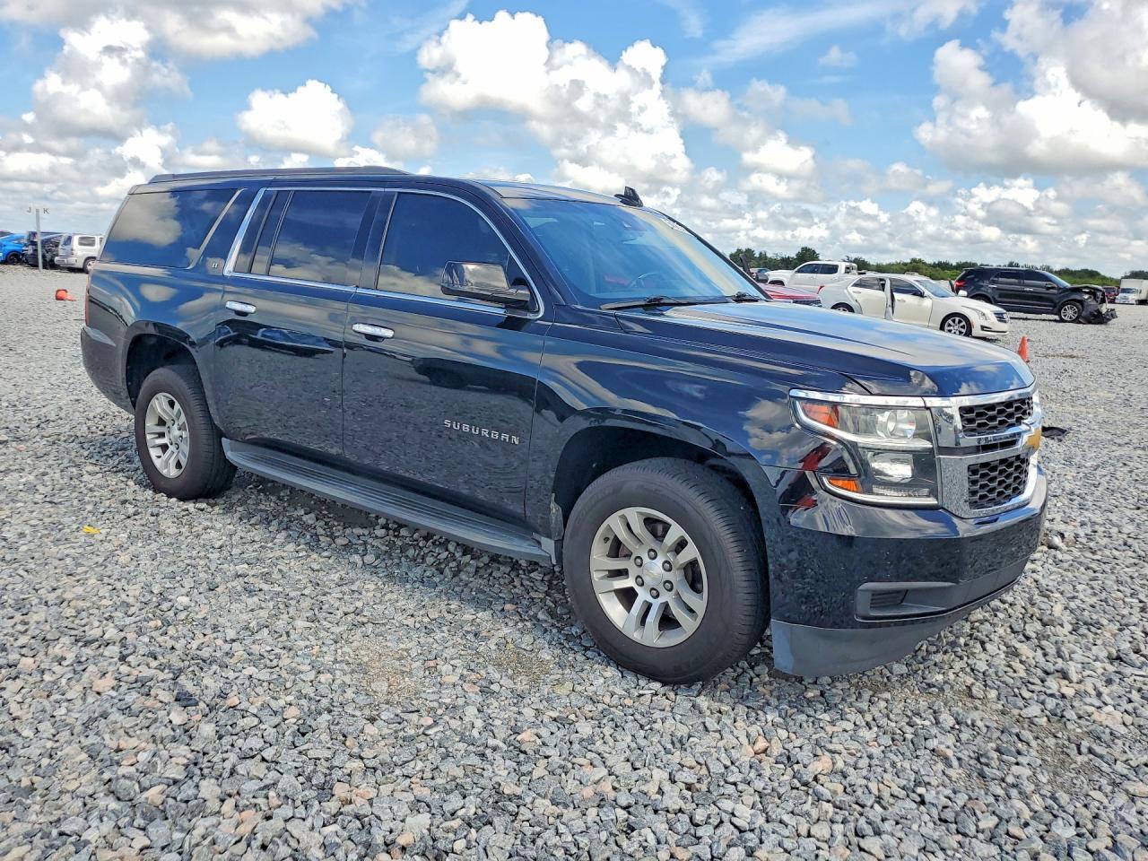 2016 Chevrolet Suburban C1500 Lt - zdjęcie 4
