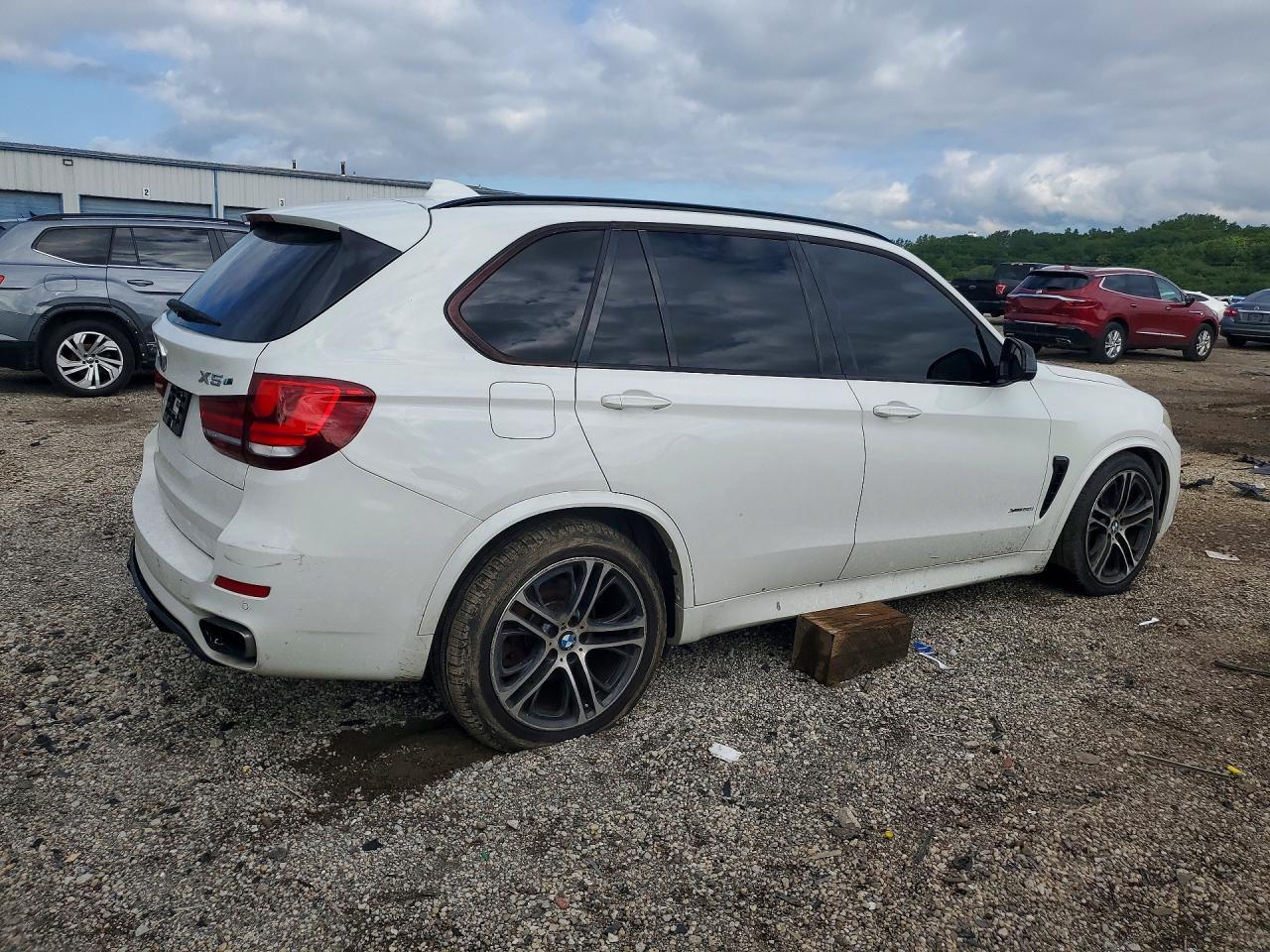 2016 BMW X5 xDrive50I - zdjęcie 3
