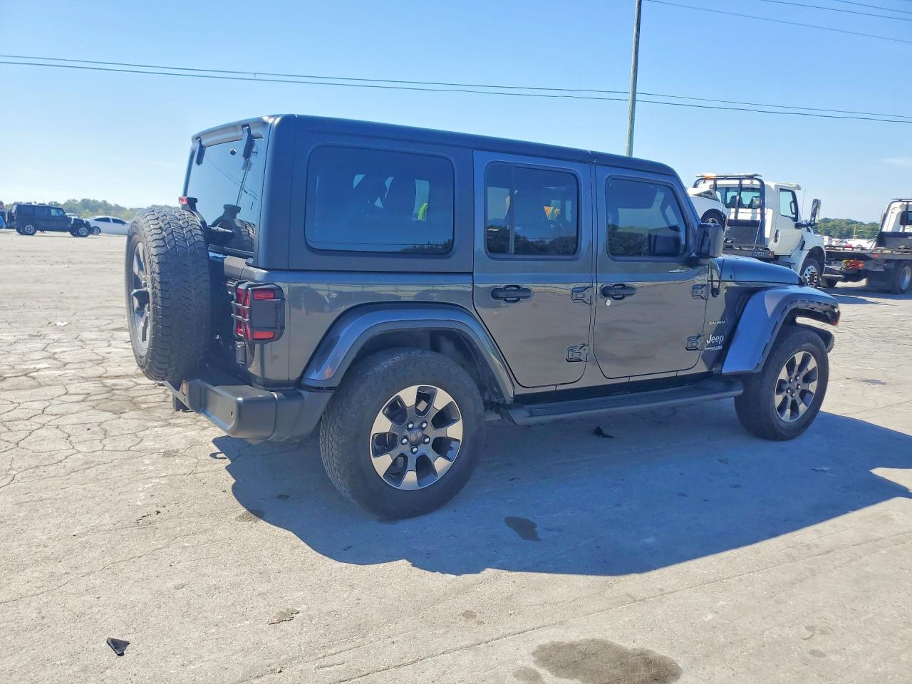 2018 Jeep Wrangler Unlimited Sahara - zdjęcie 3