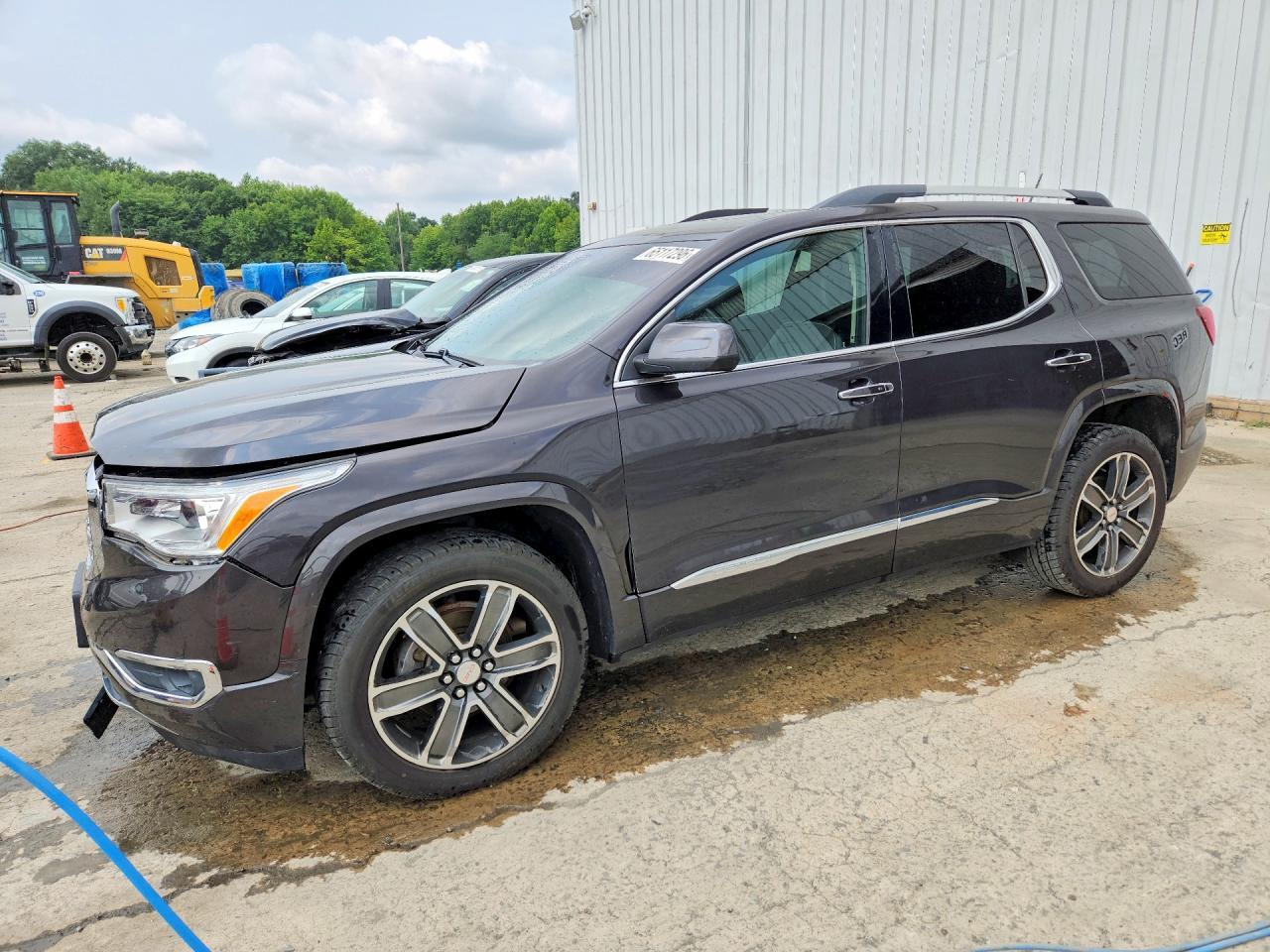2017 GMC Acadia Denali - zdjęcie główne