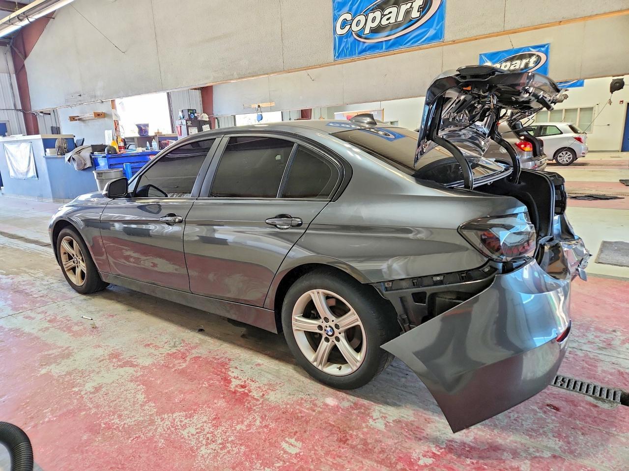 2015 BMW Seria 3 328i - zdjęcie 2