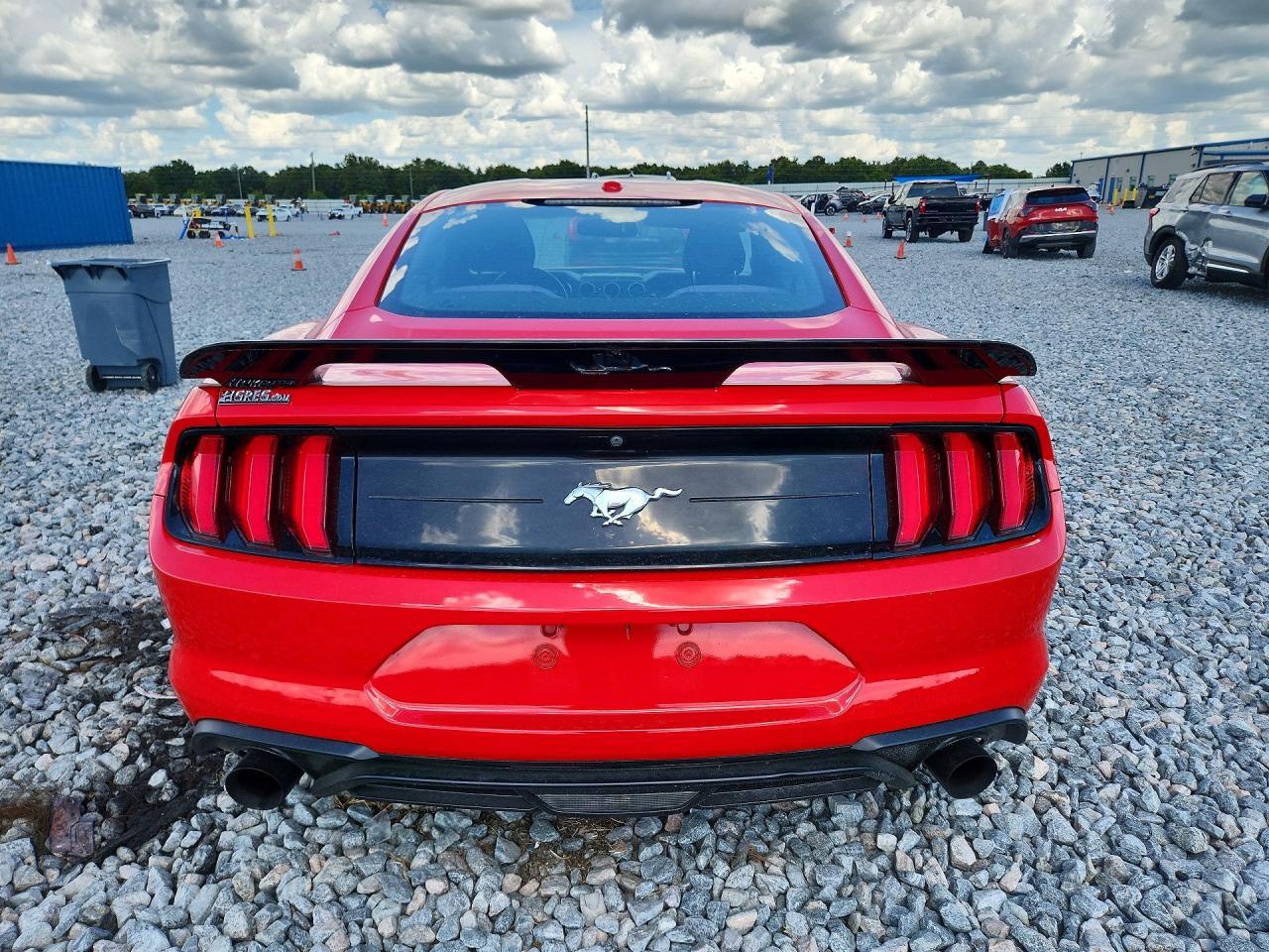 2019 Ford Mustang - zdjęcie 2