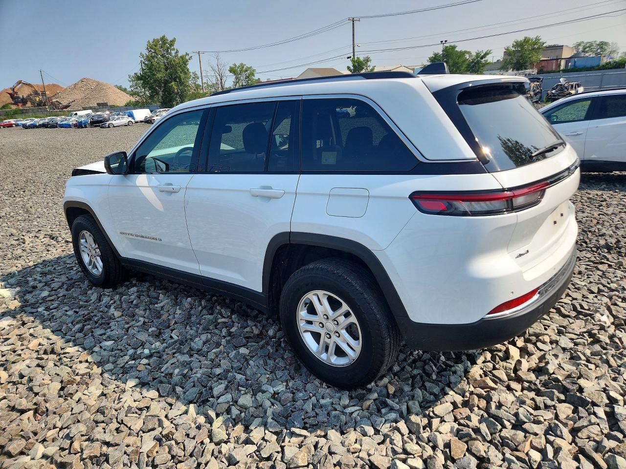 2022 Jeep Grand Cherokee Laredo - zdjęcie 2