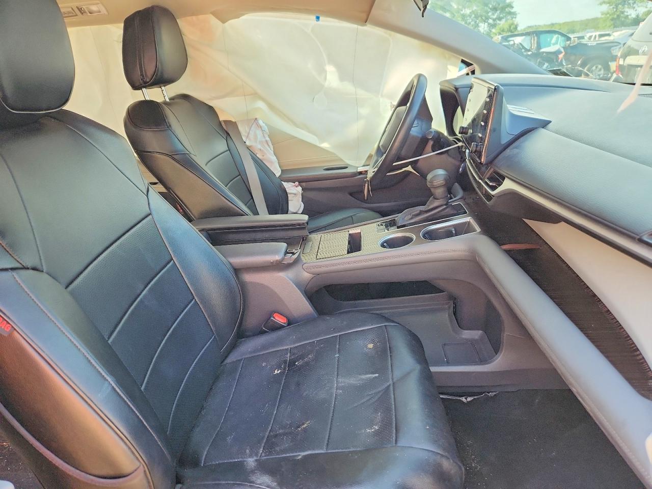2022 Toyota Sienna Le - zdjęcie 7
