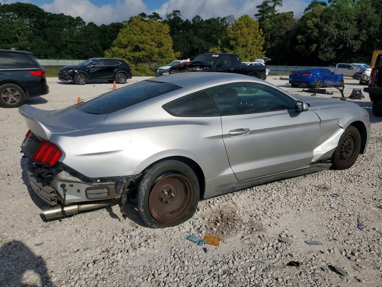 2017 Ford Mustang - zdjęcie 3
