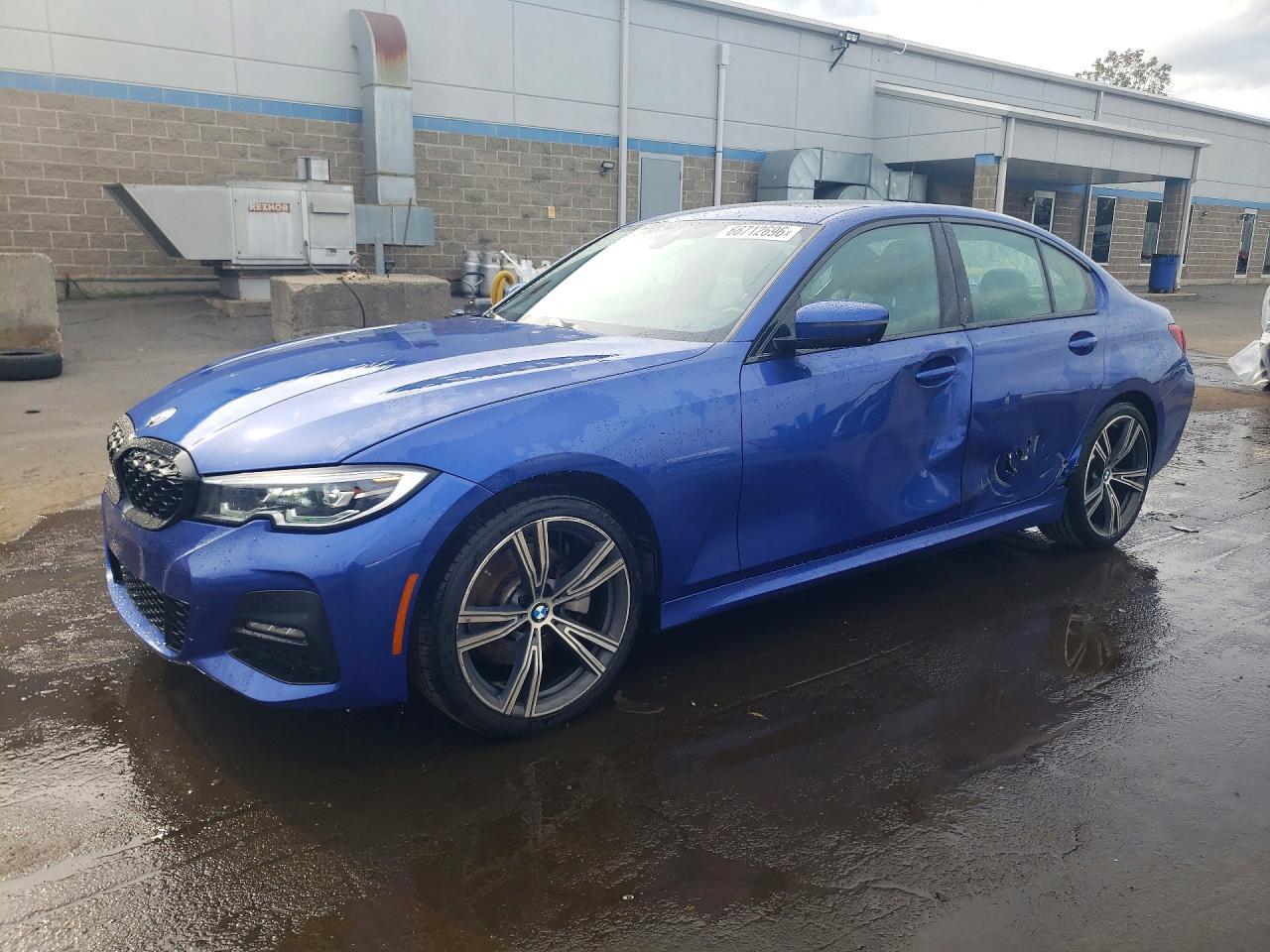 2021 BMW Seria 3 330i - zdjęcie główne