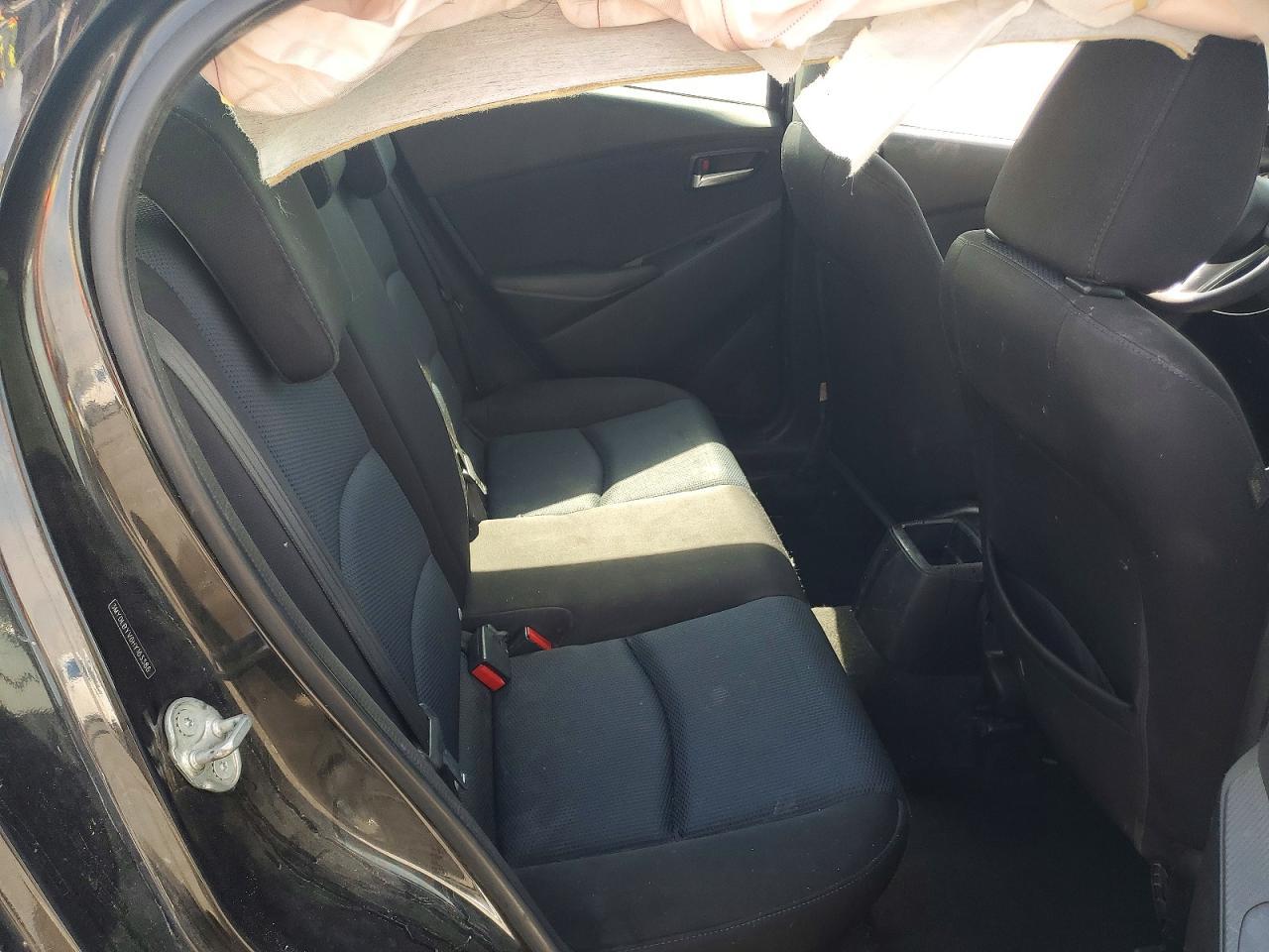 2017 Toyota Yaris Ia Base - zdjęcie 10