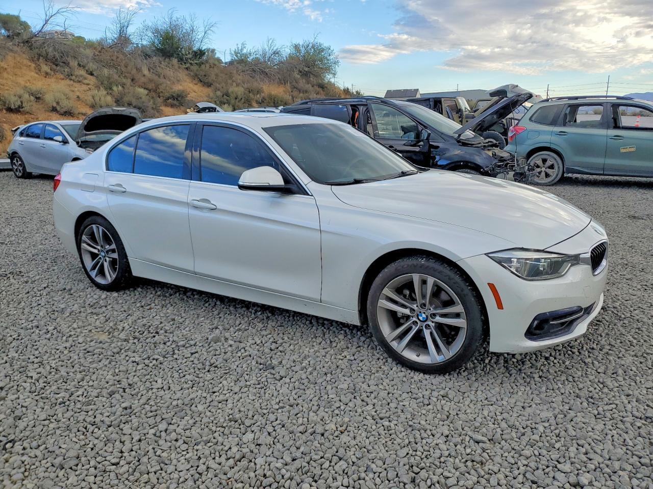 2018 BMW 330 I - zdjęcie 4